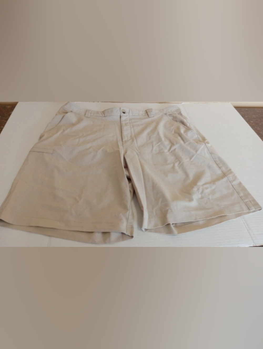 Columbia Men's Beige Flat Front Fishing Shorts